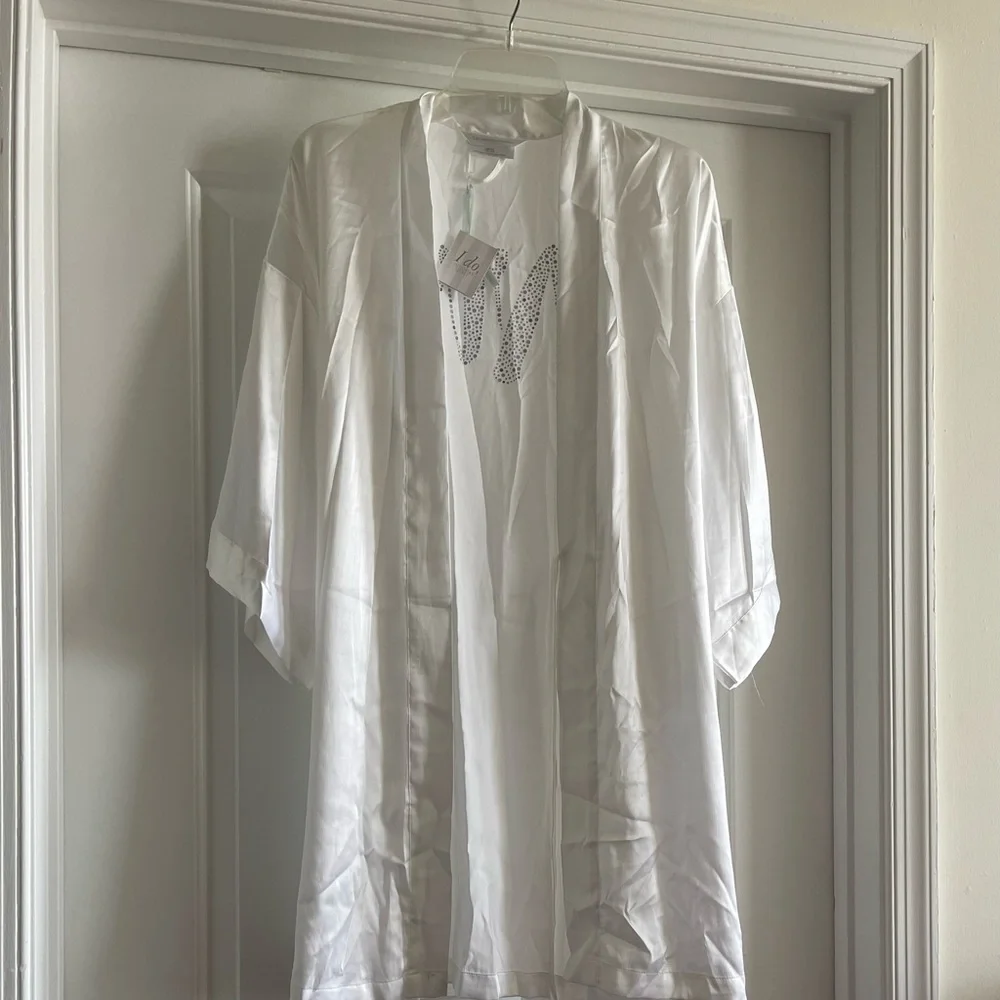 VS Robe - Picture 3 of 8